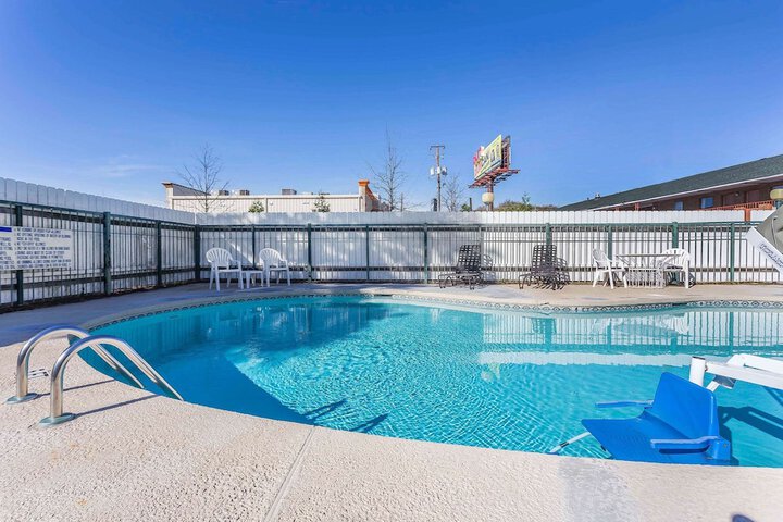 Pool 4 of 27