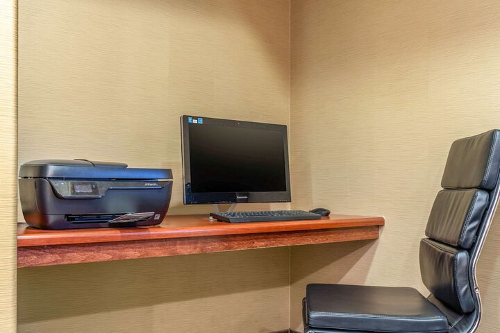 Business Center 73 of 73