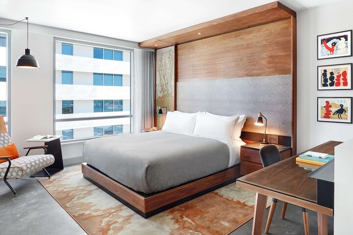 Room 25 of 48