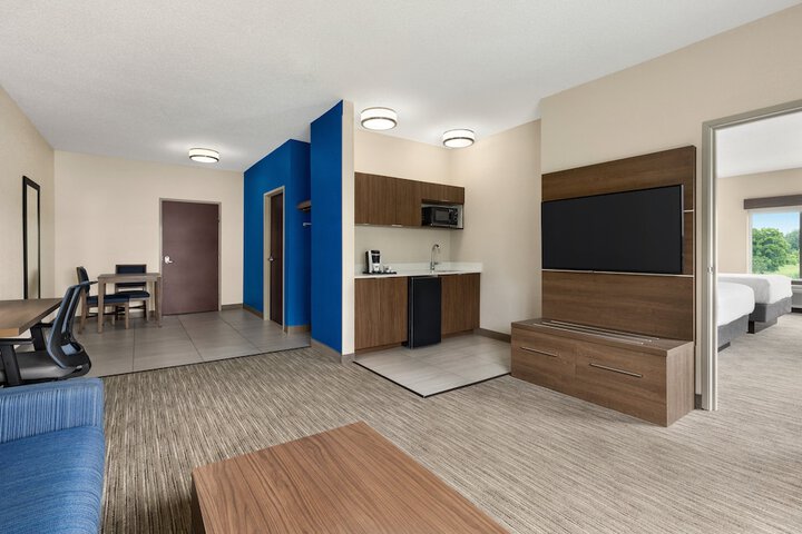 Holiday Inn Express & Suites Akron Regional Airport Area by IHG