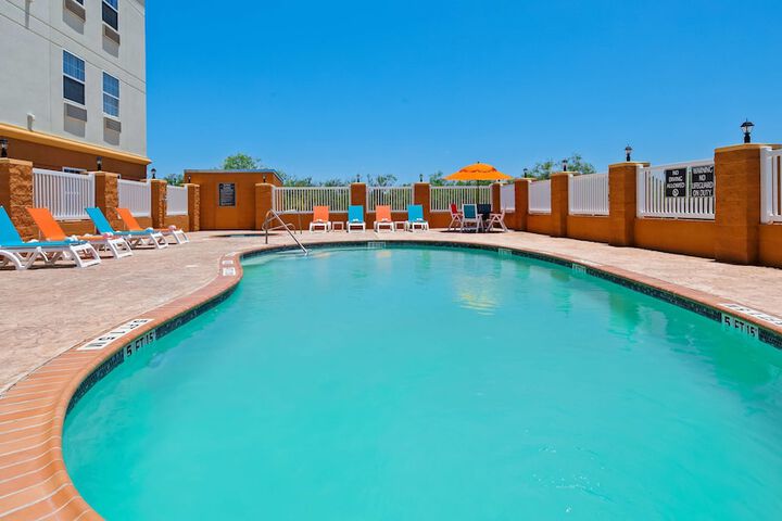 Pool 4 of 27
