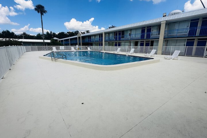 Pool 13 of 26