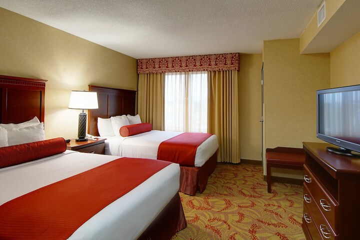 The Grand Hotel - Salem