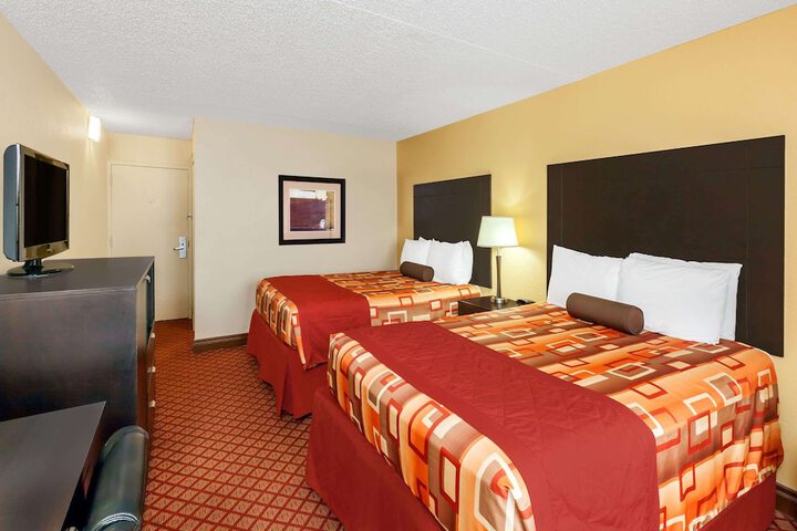 Room 4 of 19