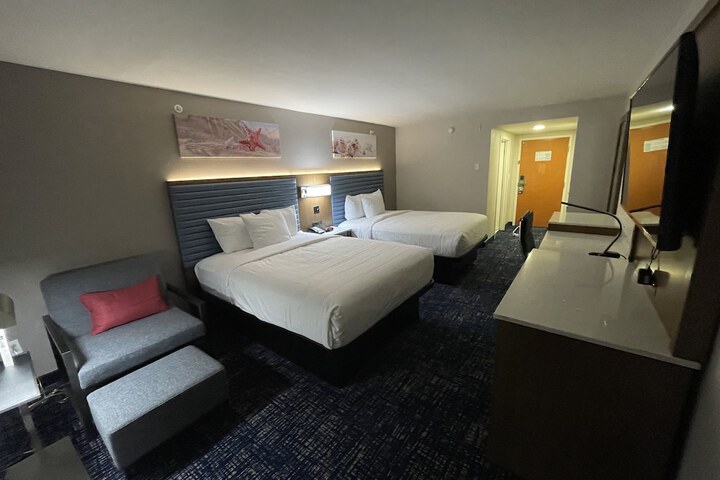 Room 10 of 30