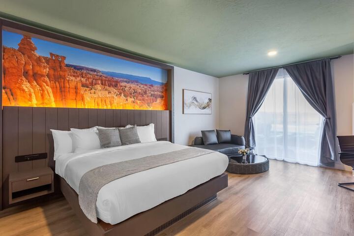 The Valor an Ascend Collection Hotel