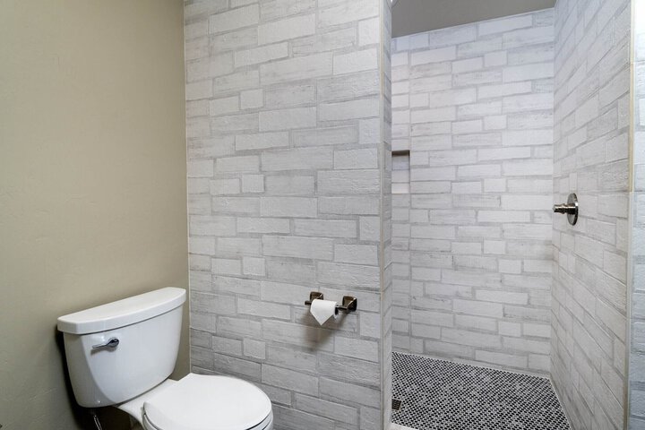 Ski Inn Taphouse Hotel