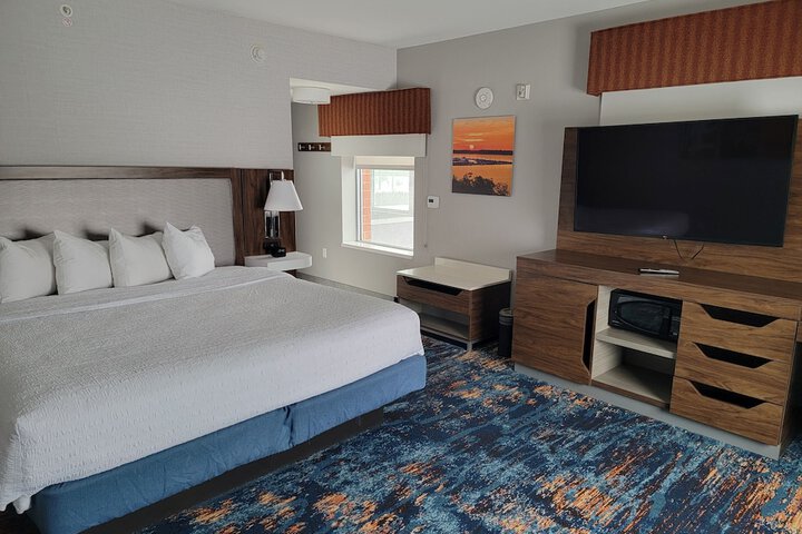 Hampton Inn & Suites Erie Bayfront