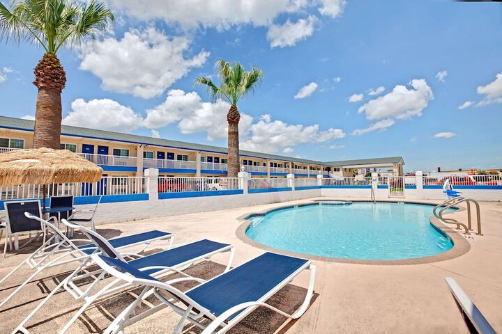 Pool 4 of 35