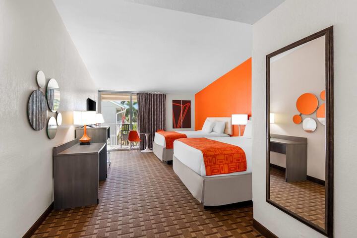 Howard Johnson by Wyndham Vero Beach / Downtown