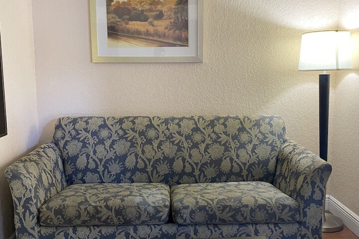 Room 12 of 27