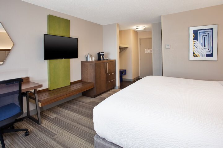 Room 34 of 48