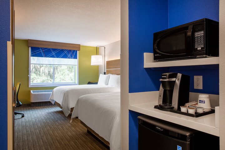 Holiday Inn Express & Suites Deland South by IHG