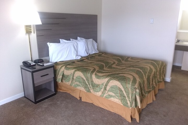 Room 33 of 38