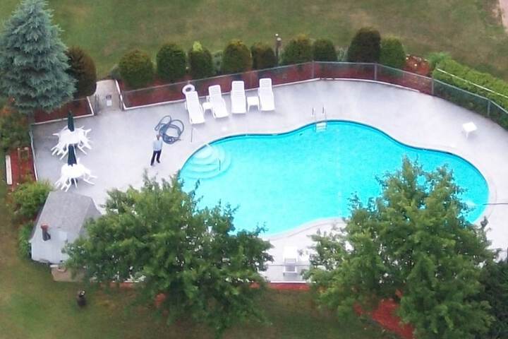 Pool 11 of 35
