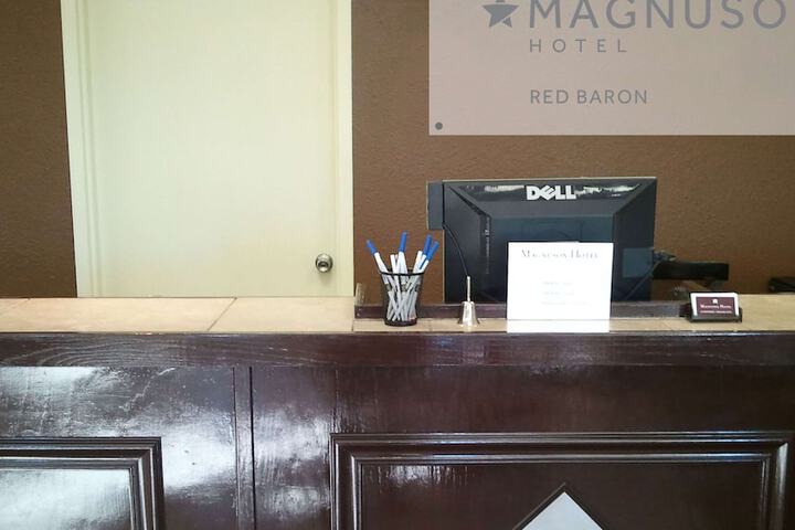 Magnuson Hotel Red Baron