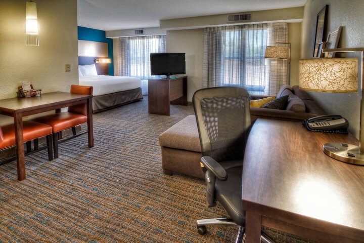 Room 9 of 18