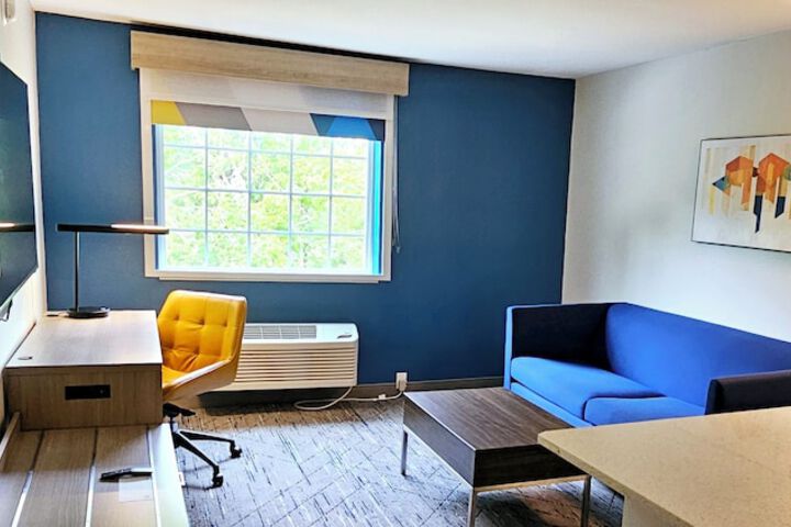 Room 33 of 50