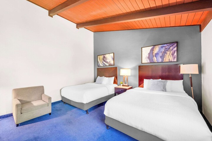 Room 27 of 51