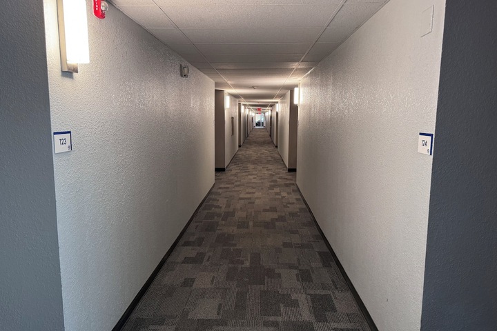 Ballroom/Hall 25 of 28