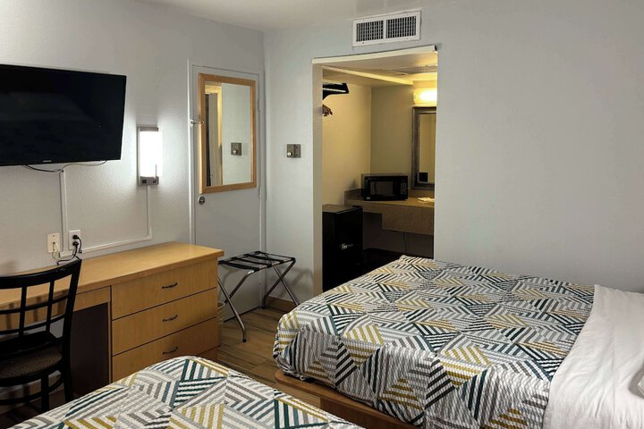 Room 5 of 11