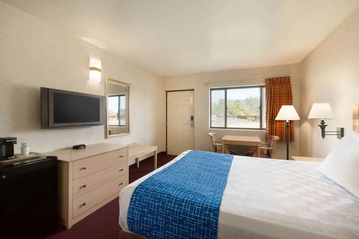 Room 16 of 38