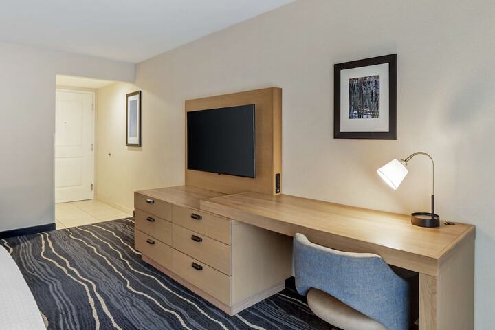 Room 33 of 60