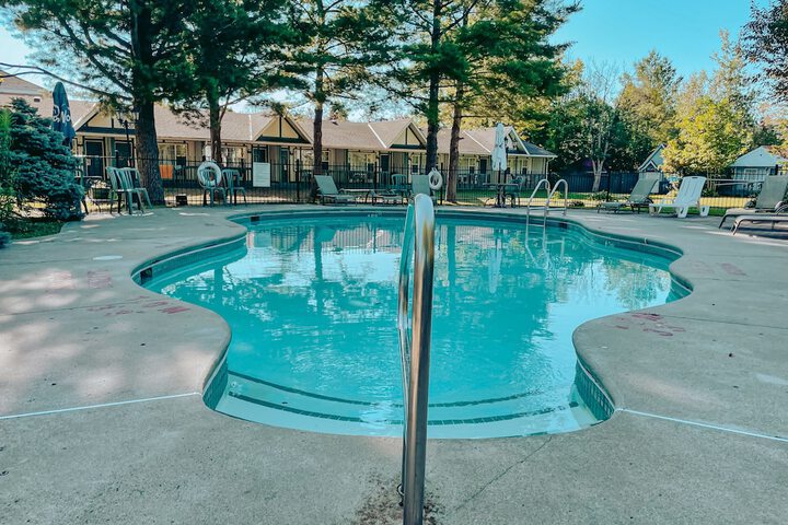 Super 8 by Wyndham Gananoque / Country Squire Resort