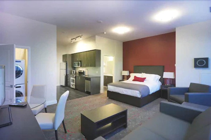 Room 32 of 60