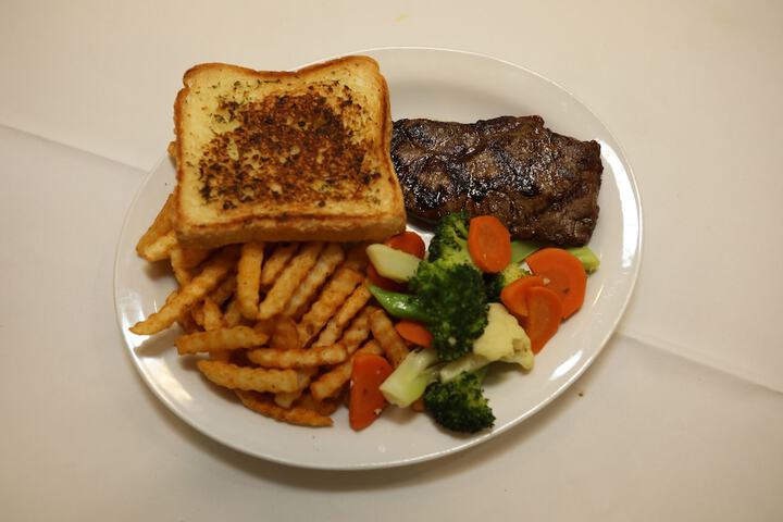 Dining 25 of 29