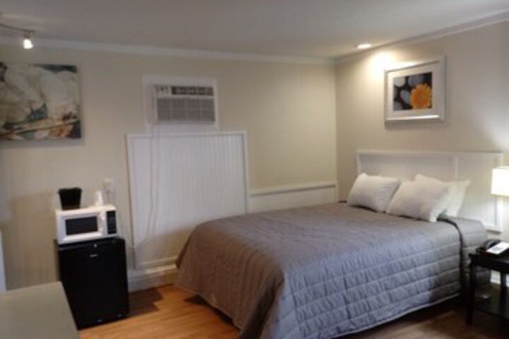 Town Line Motel