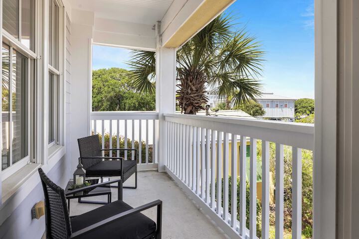 1 Block to Beach Newly Renovated 6bdr w / Rooftop Views Sand Dune by Avantstay