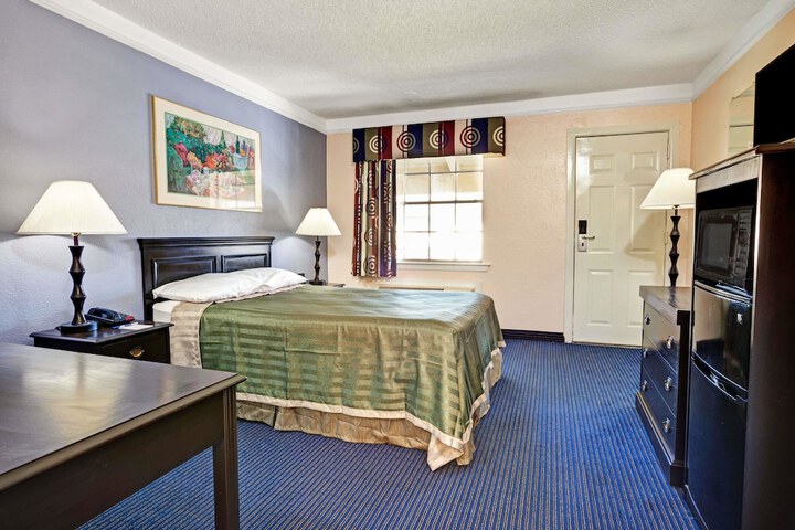 Room 7 of 17