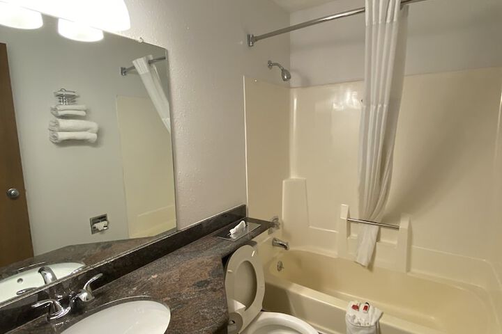Travelodge by Wyndham La Porte / Michigan City Area