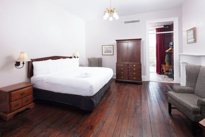 Room 12 of 38