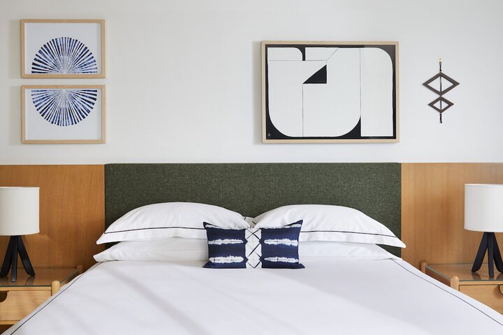 Room 32 of 77
