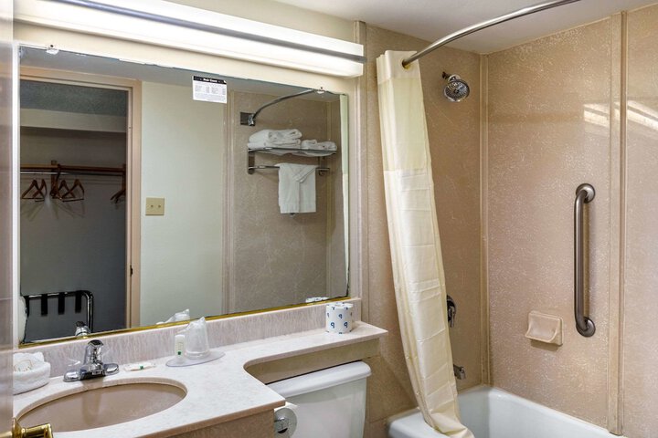 Room 8 of 27