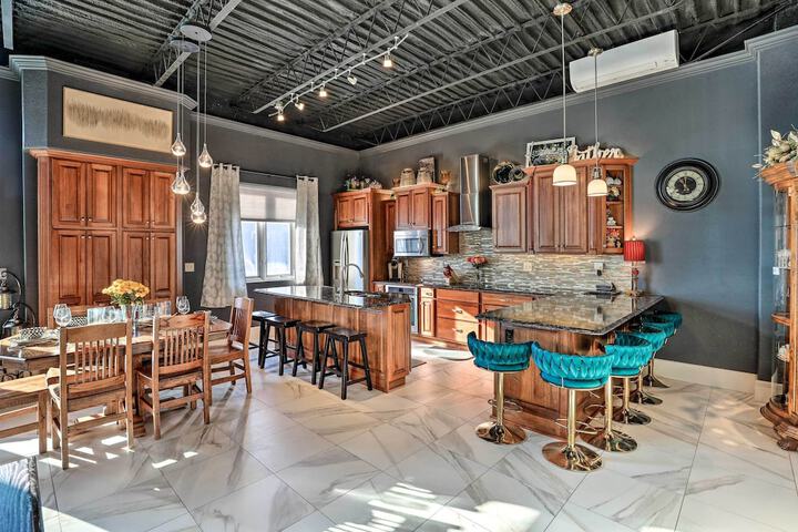 Regal River Retreat in the Heart of Yankton!
