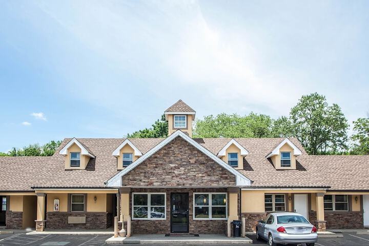 Econo Lodge Newton