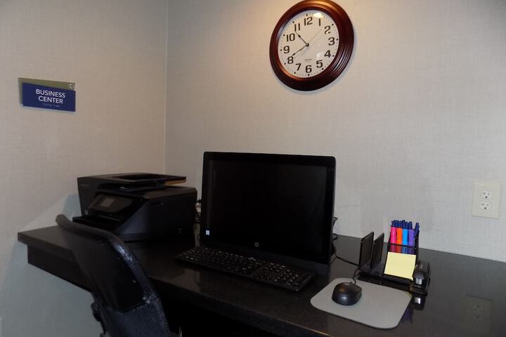 Business Center 44 of 45