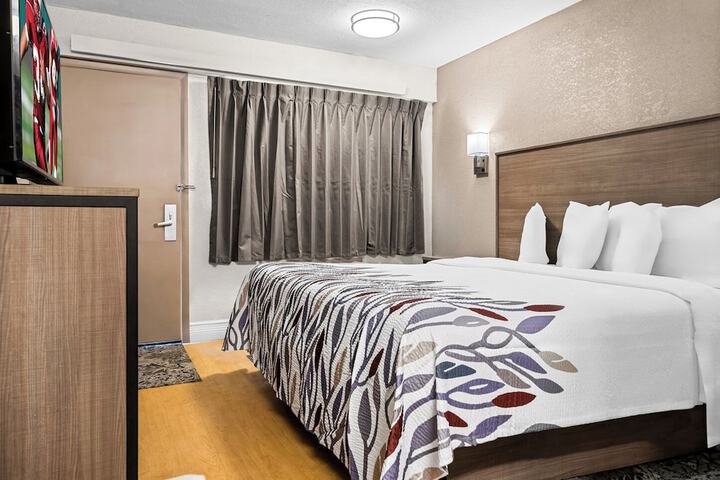Room 10 of 27