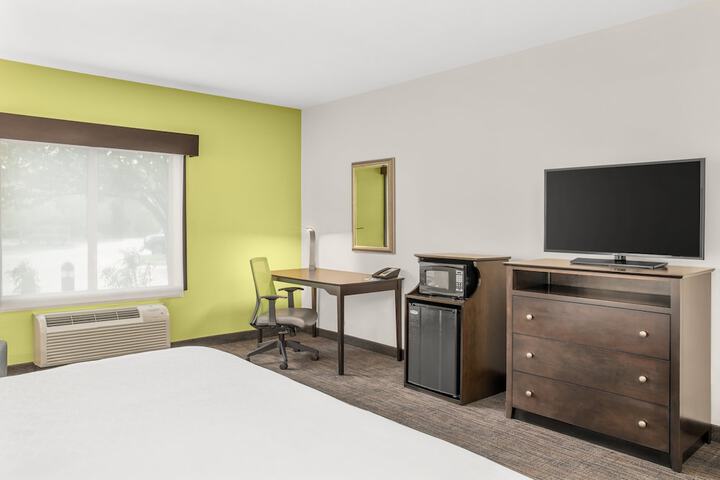 Room 27 of 60