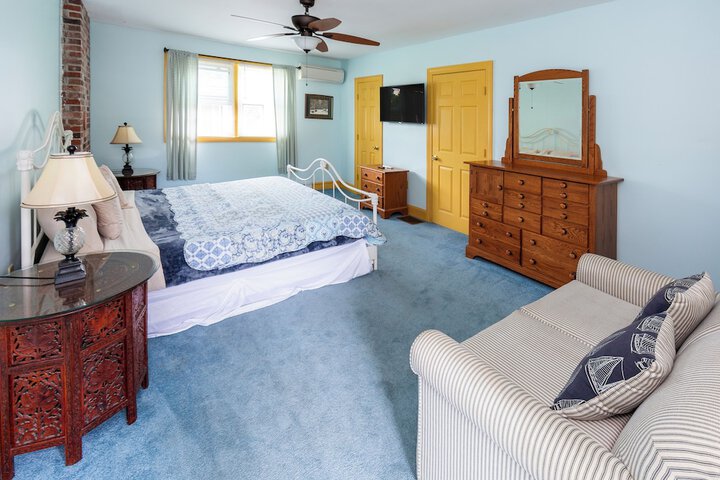 Room 9 of 37