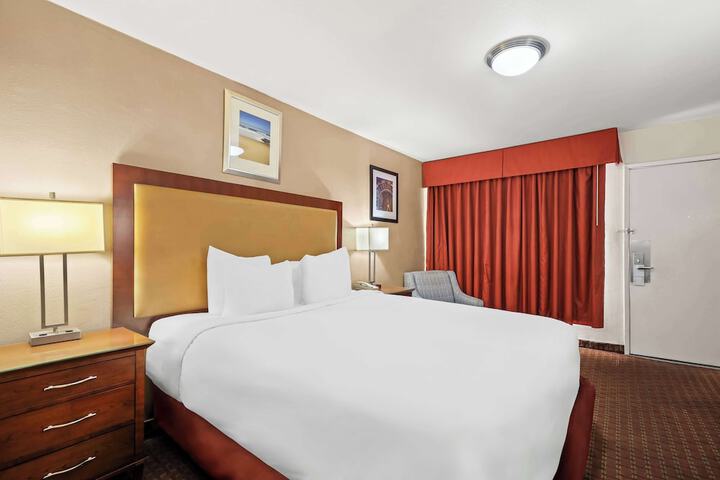 Room 18 of 25