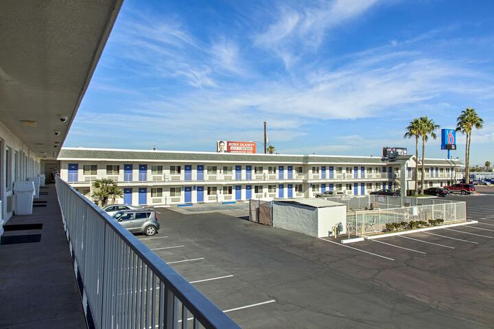 Hotel 8 of 25