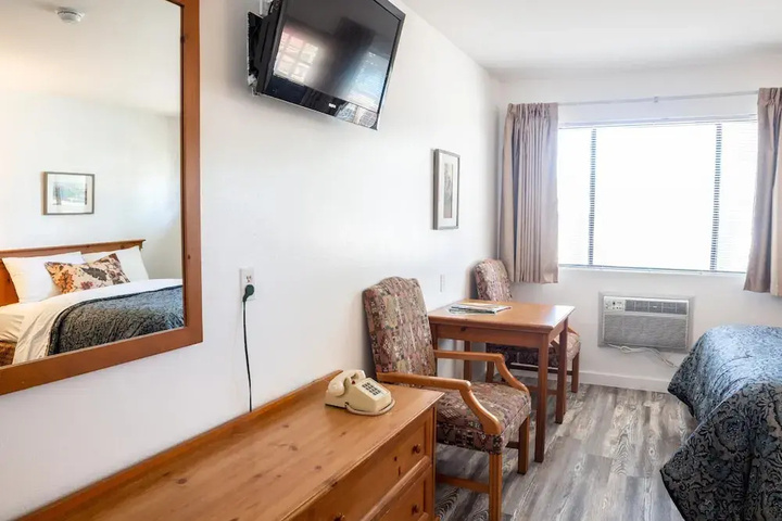 Riverwood Inn Hotel Deluxe King Suite