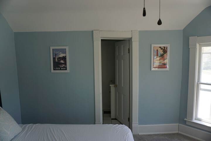 Room 28 of 43