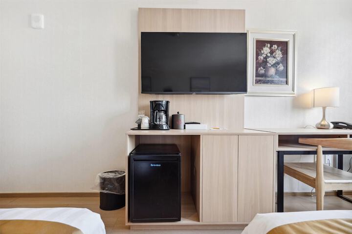 Ramada by Wyndham Flushing Queens