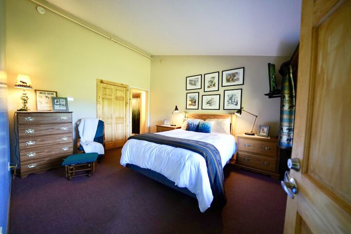 Room 10 of 18