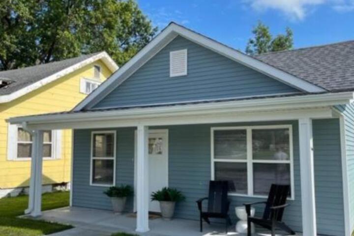 Birdie Mae - 2 bedroom House in DT Hamilton